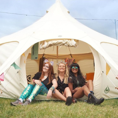 How to: Create festival tent vibes in three steps.